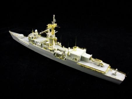 1/350 USS Robert E. Peary FF-1073 